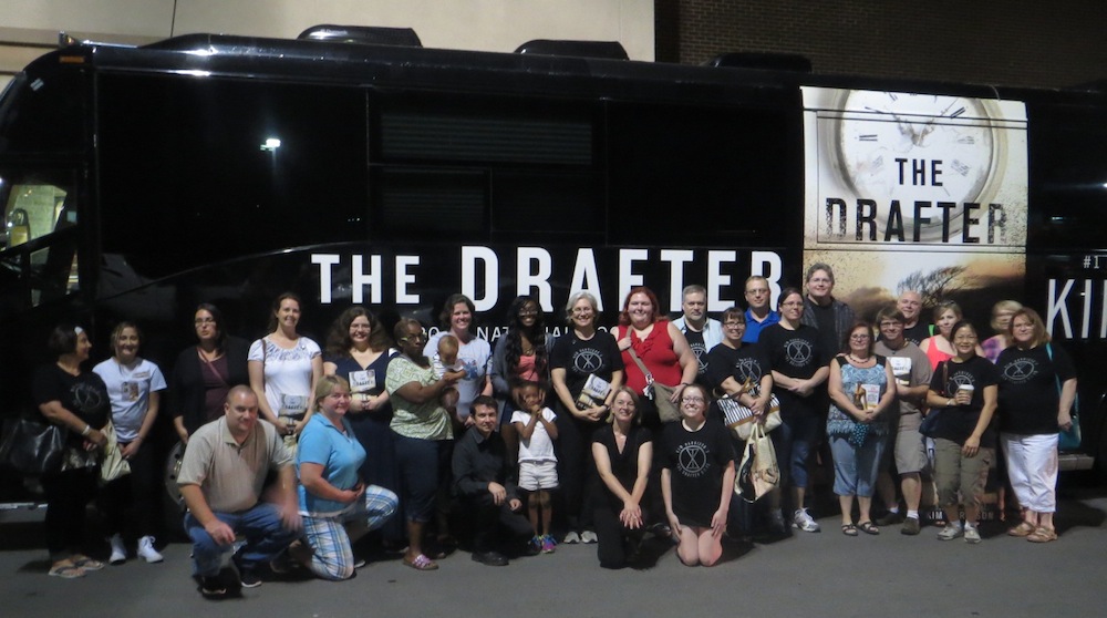 readers at tour bus